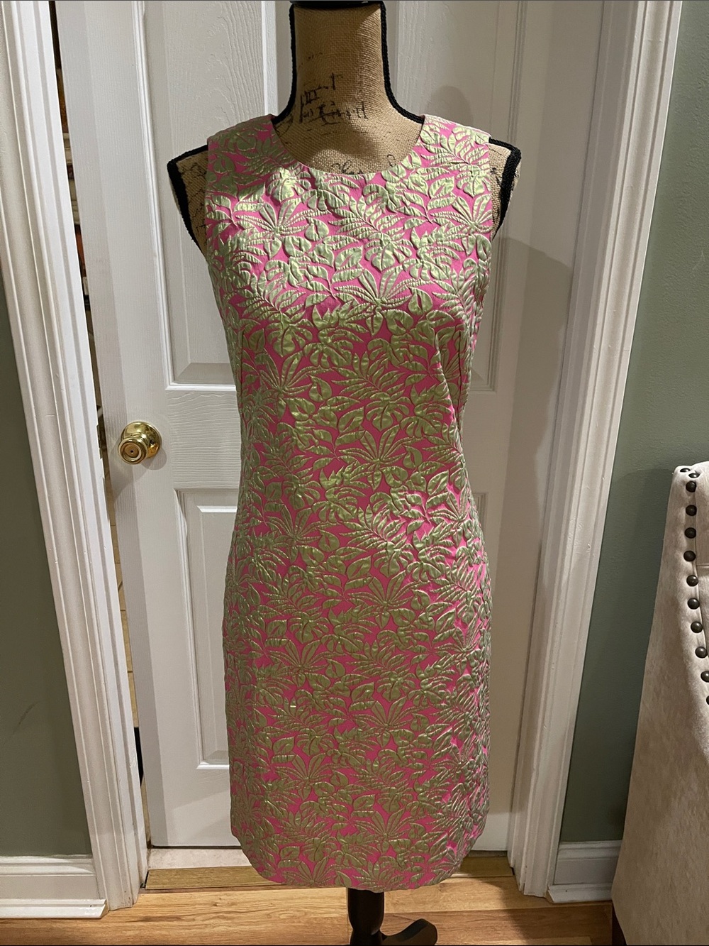 J. McLaughlin Pink and Green Floral Jacquard Shift Dress size 2, like new